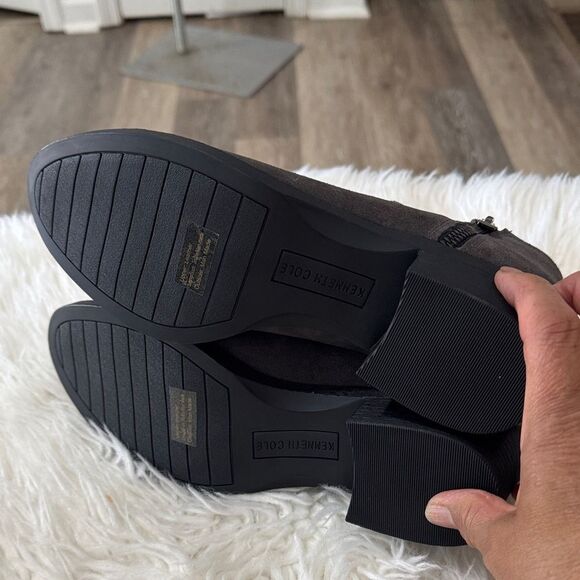 Kenneth Cole Women's Suede Gray Ankle Boots Size 7.5 NWOT - Picture 4 of 9